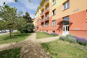 A zeleně - Prodej bytu 2+kk v osobním vlastnictví 50 m², Praha 10 - Záběhlice