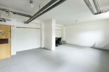 Kryté kočárkové stání - Prodej bytu 2+kk v osobním vlastnictví 50 m², Praha 10 - Záběhlice