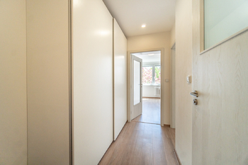 Předsíň s vestavěnými skříněmi - Pronájem bytu 2+kk v osobním vlastnictví 43 m², Praha 4 - Chodov