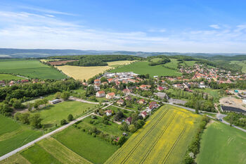 Prodej pozemku 950 m², Mořina