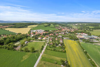 Prodej pozemku 950 m², Mořina