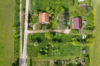 Prodej pozemku 950 m², Mořina