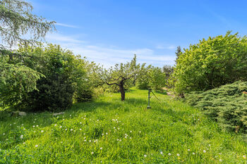 Prodej pozemku 950 m², Mořina