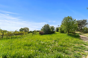 Prodej pozemku 950 m², Mořina