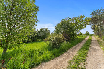 Prodej pozemku 950 m², Mořina