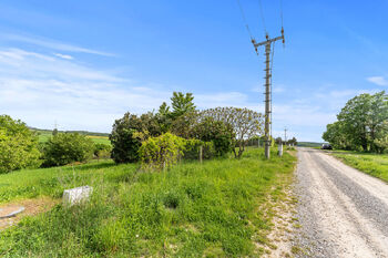 Prodej pozemku 950 m², Mořina