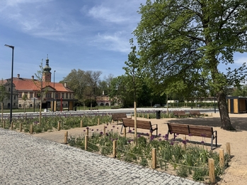 Náměstí v Liběchově je hned vedle zahrady - Prodej pozemku 474 m², Liběchov