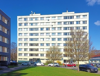 Uprostřed sídliště ... - Prodej bytu 3+1 v osobním vlastnictví 64 m², Rakovník