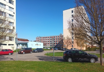 školka vedle něj.  - Prodej bytu 3+1 v osobním vlastnictví 64 m², Rakovník