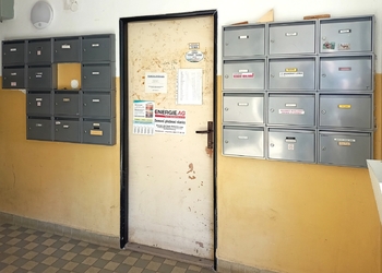 kolem poštovních schránek k výtahu. - Prodej bytu 3+1 v osobním vlastnictví 64 m², Rakovník
