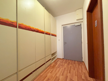 Pronájem bytu 1+kk v osobním vlastnictví 39 m², Praha 10 - Záběhlice