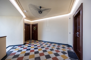 Chodba 6. NP - Prodej bytu 3+kk v osobním vlastnictví 77 m², Praha 2 - Nusle