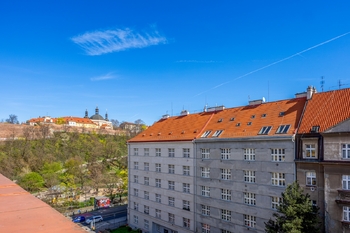 Pohled z oken - Prodej bytu 3+kk v osobním vlastnictví 77 m², Praha 2 - Nusle