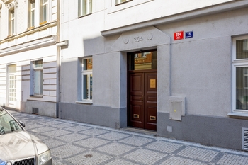 Pohled na budovu - Prodej bytu 3+kk v osobním vlastnictví 77 m², Praha 2 - Nusle