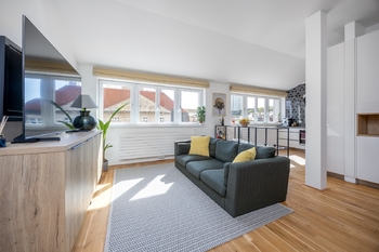 Obývací pokoj s jídelnou - Prodej bytu 3+kk v osobním vlastnictví 77 m², Praha 2 - Nusle 