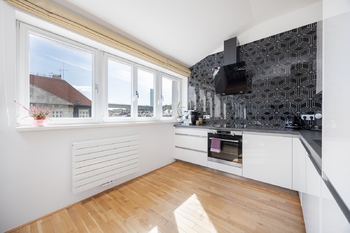 Kuchyně - Prodej bytu 3+kk v osobním vlastnictví 77 m², Praha 2 - Nusle