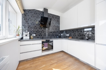 Kuchyně - Prodej bytu 3+kk v osobním vlastnictví 77 m², Praha 2 - Nusle