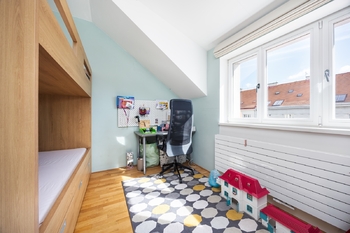 Dětský pokoj - Prodej bytu 3+kk v osobním vlastnictví 77 m², Praha 2 - Nusle
