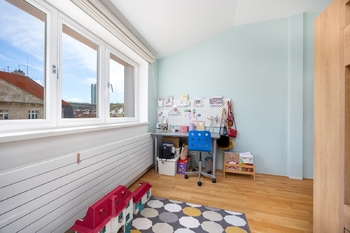 Dětský pokoj - Prodej bytu 3+kk v osobním vlastnictví 77 m², Praha 2 - Nusle