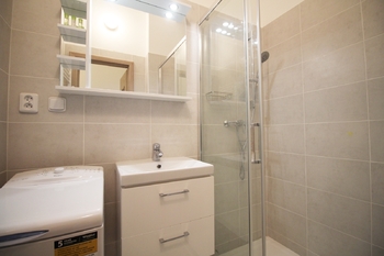 Koupelna - Prodej bytu 2+kk v osobním vlastnictví 40 m², Praha 10 - Vršovice