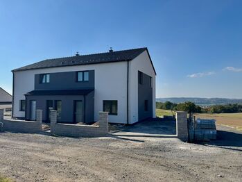Kvalitní novostavba s výhledy - Prodej domu 139 m², Ondřejov