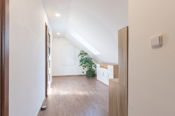 podkroví - chodba ... - Prodej domu 181 m², Habry