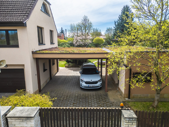 Zastřešený parking pro 2 auta - Prodej domu 189 m², Úvaly