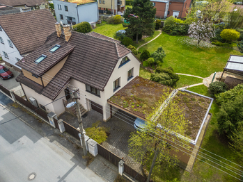 Zelená střecha nad parkováním - Prodej domu 189 m², Úvaly
