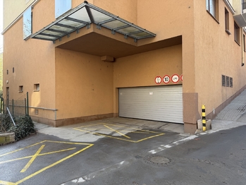 Pronájem garážového stání, Praha 5 - Smíchov