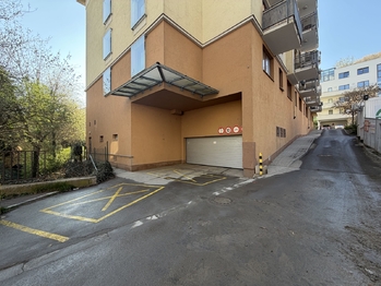 Pronájem garážového stání, Praha 5 - Smíchov