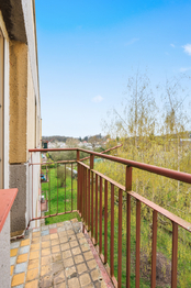 Balkón z obývacího pokoje - Prodej bytu 3+1 v osobním vlastnictví 88 m², Valdice