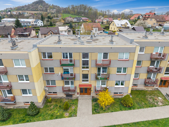 Dron - pohled na dům - Prodej bytu 3+1 v osobním vlastnictví 88 m², Valdice 