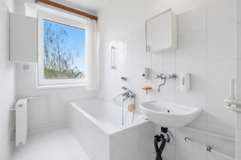 VIZUALIZACE - Koupelna - Prodej bytu 3+1 v osobním vlastnictví 88 m², Valdice