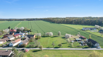 Prodej pozemku 863 m², Mžany