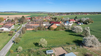 Prodej pozemku 863 m², Mžany