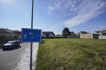 Prodej pozemku 590 m², Praha 9 - Miškovice