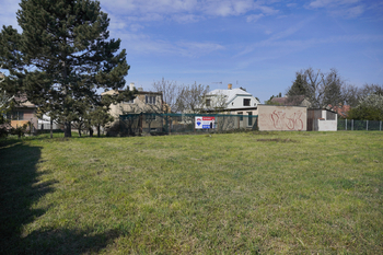 Prodej pozemku 590 m², Praha 9 - Miškovice
