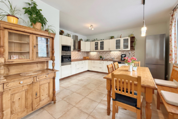 kuchyně s jídelnou - Prodej domu 123 m², Roztoky