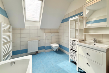koupelna 2.NP - Prodej domu 123 m², Roztoky