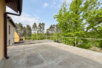 pochozí terasa nad garáží - Prodej domu 123 m², Roztoky