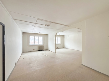 Prodej nájemního domu 1800 m², Kraslice