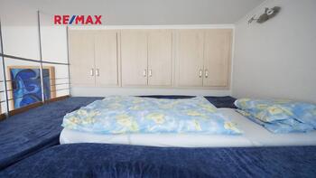 vestavěné patro  - Pronájem bytu 2+kk v osobním vlastnictví 73 m², Praha 9 - Černý Most