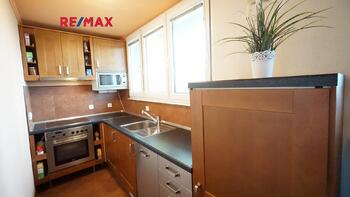 kuchyňský kout - Pronájem bytu 2+kk v osobním vlastnictví 73 m², Praha 9 - Černý Most