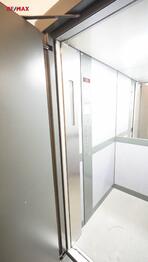 výtah - Pronájem bytu 2+kk v osobním vlastnictví 73 m², Praha 9 - Černý Most