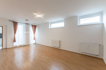 Obývací pokoj - Pronájem bytu 3+1 v osobním vlastnictví 95 m², Brandýs nad Labem-Stará Boleslav