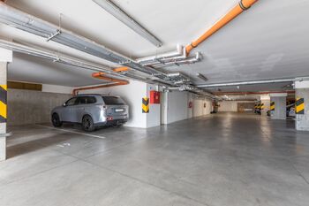 Garážové stání - Pronájem bytu 3+1 v osobním vlastnictví 95 m², Brandýs nad Labem-Stará Boleslav
