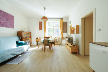 Obývací pokoj - Prodej bytu 3+1 v osobním vlastnictví 91 m², Praha 6 - Bubeneč