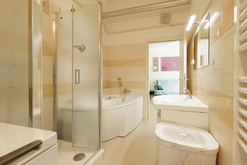 Koupelna - Prodej bytu 3+1 v osobním vlastnictví 91 m², Praha 6 - Bubeneč