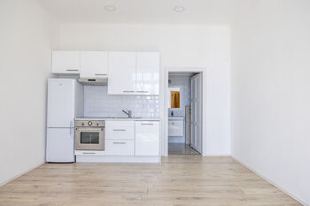 Prodej domu 219 m², Vráž