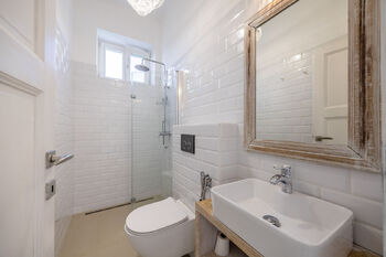 Koupelna II se sprchovým koutem - Prodej bytu 4+kk v osobním vlastnictví 104 m², Vráž